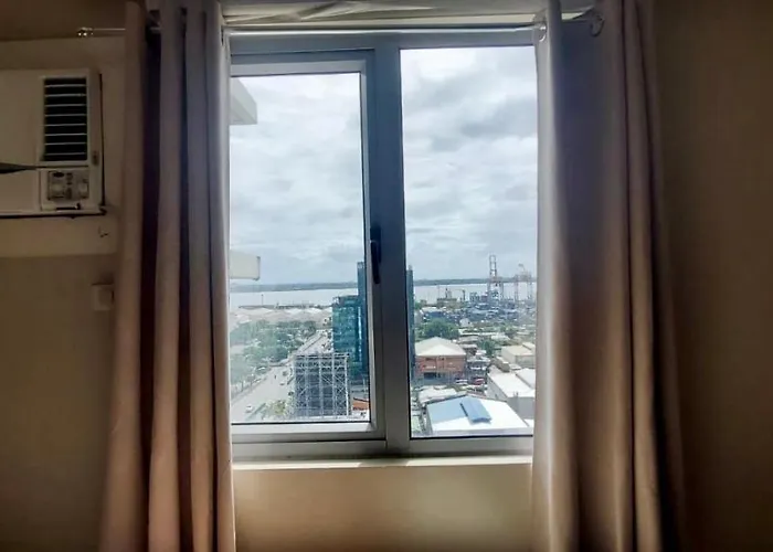 Proper Across Sm With Two Beds 4* Cebu